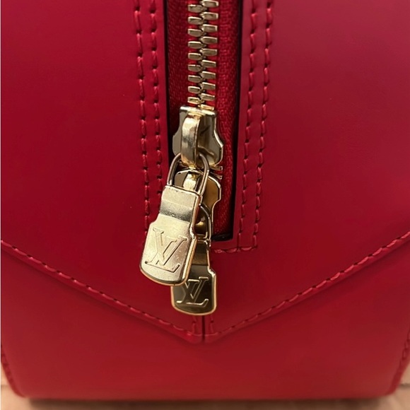 Louis Vuitton gently used Red Epi Sablous Handbag - Picture 11 of 14
